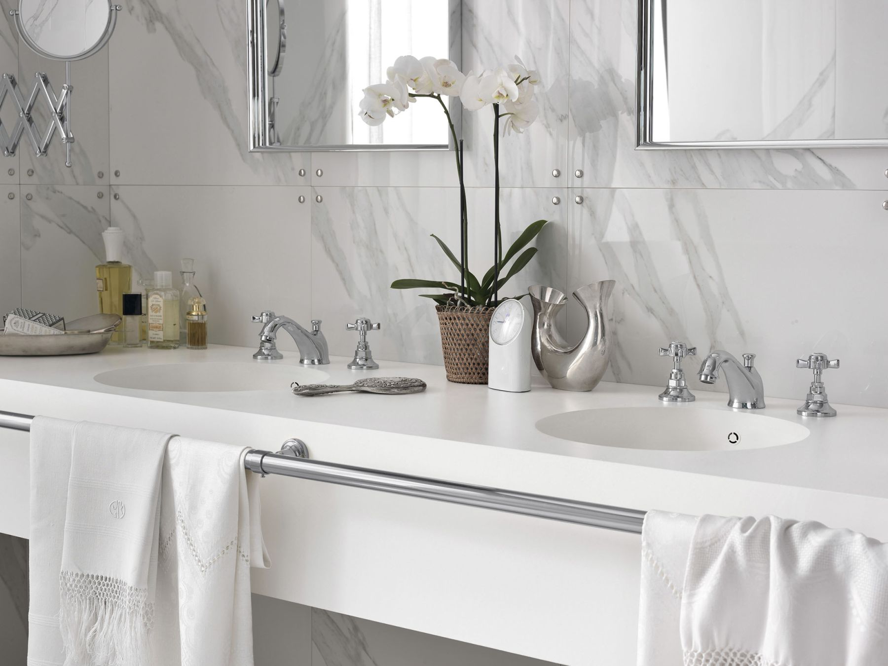 sites/corian.mx/IMG/jpg/bathroom-surface-modern-retro-purity-01.jpg